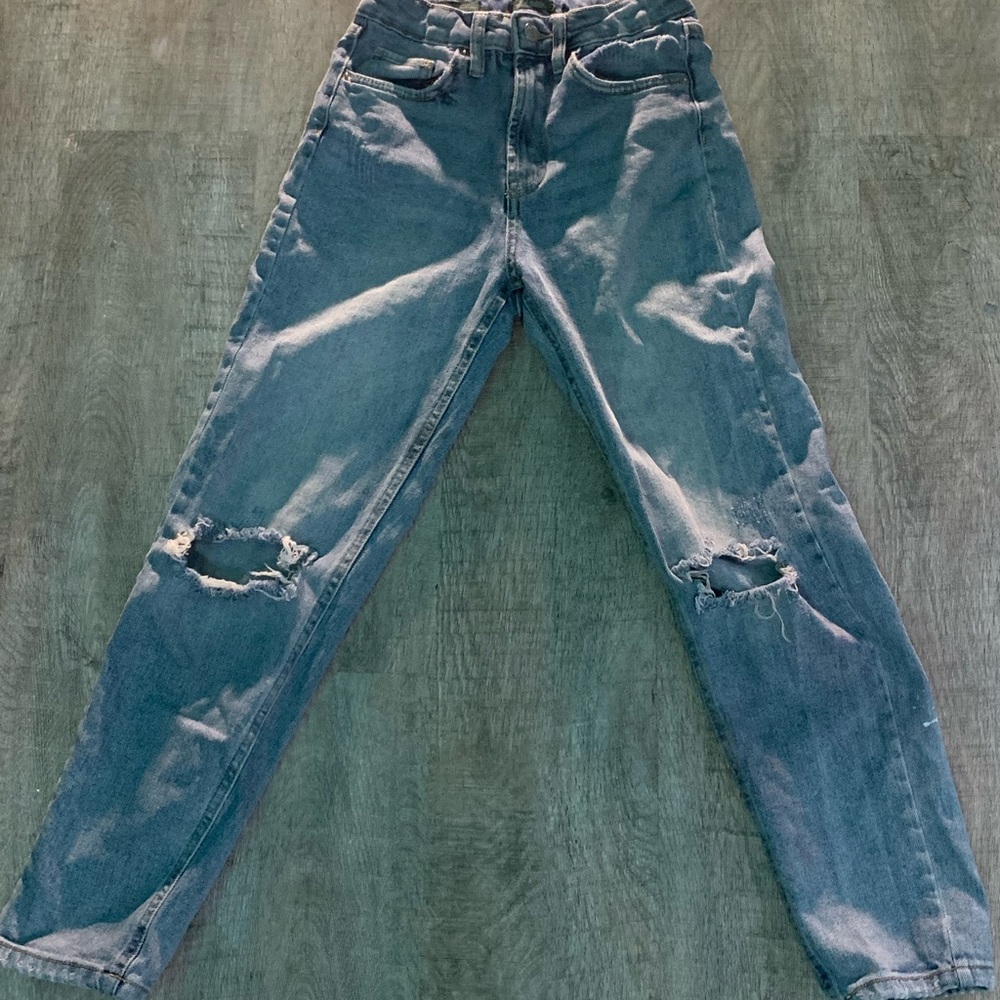 Blue straight jeans, ripped.